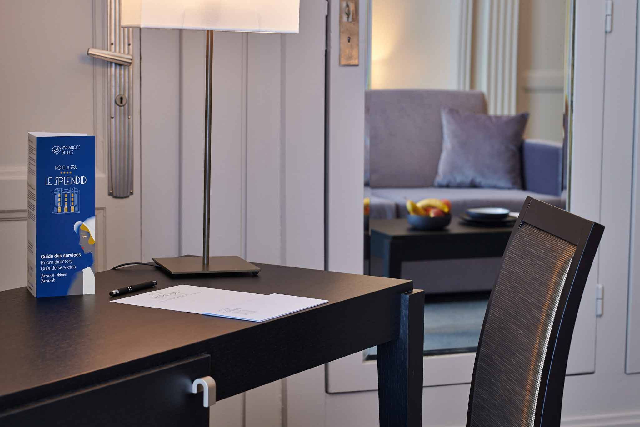 Mobilier chambre hôtel