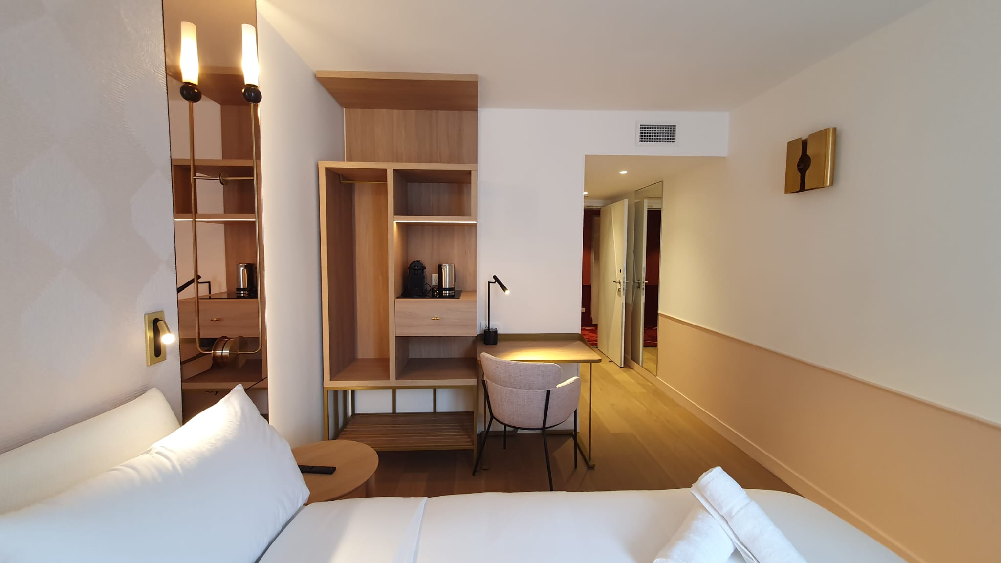 Réalisation agencement chambres hôtel kyriad Asnières