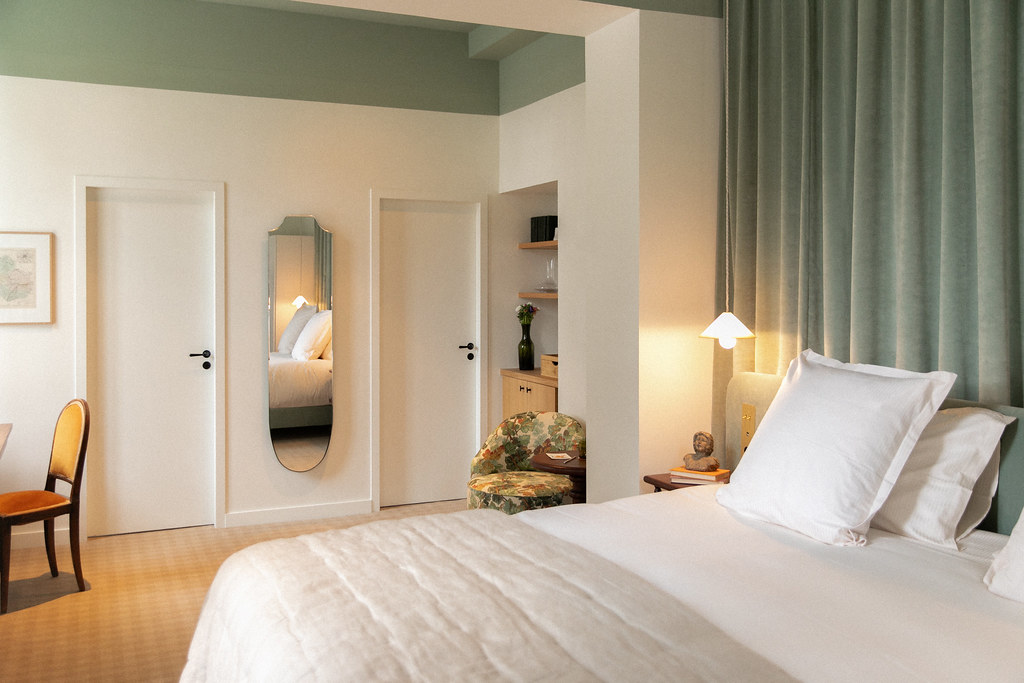 Agencement et mobilier sur mesure des chambres de l’hôtel Bellevigne en Bourgogne – Réalisation Poitoux