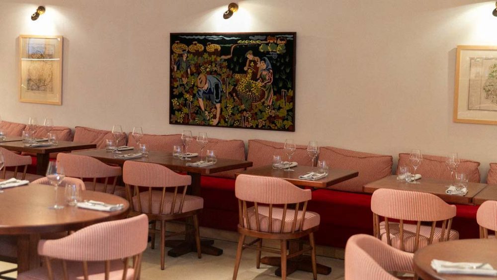 Agencement et mobilier sur mesure du restaurant de l'hôtel Bellevigne en Bourgogne – Réalisation Poitoux