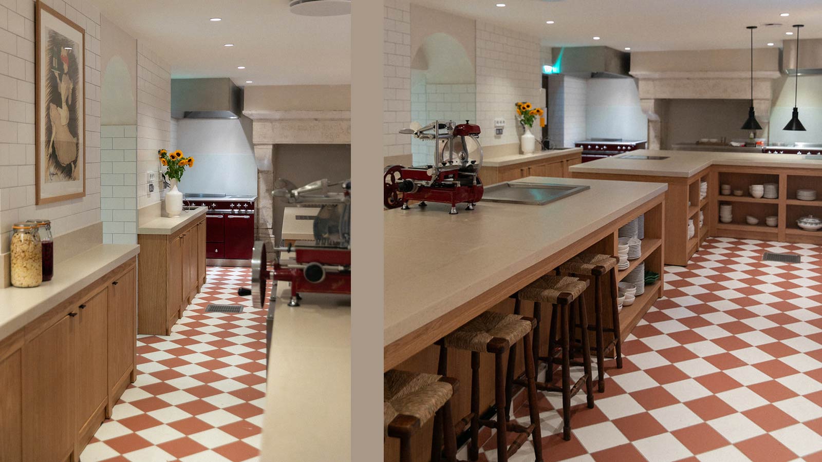 Agencement et mobilier sur mesure de la cuisine du restaurant de l'hôtel Bellevigne en Bourgogne – Réalisation Poitoux
